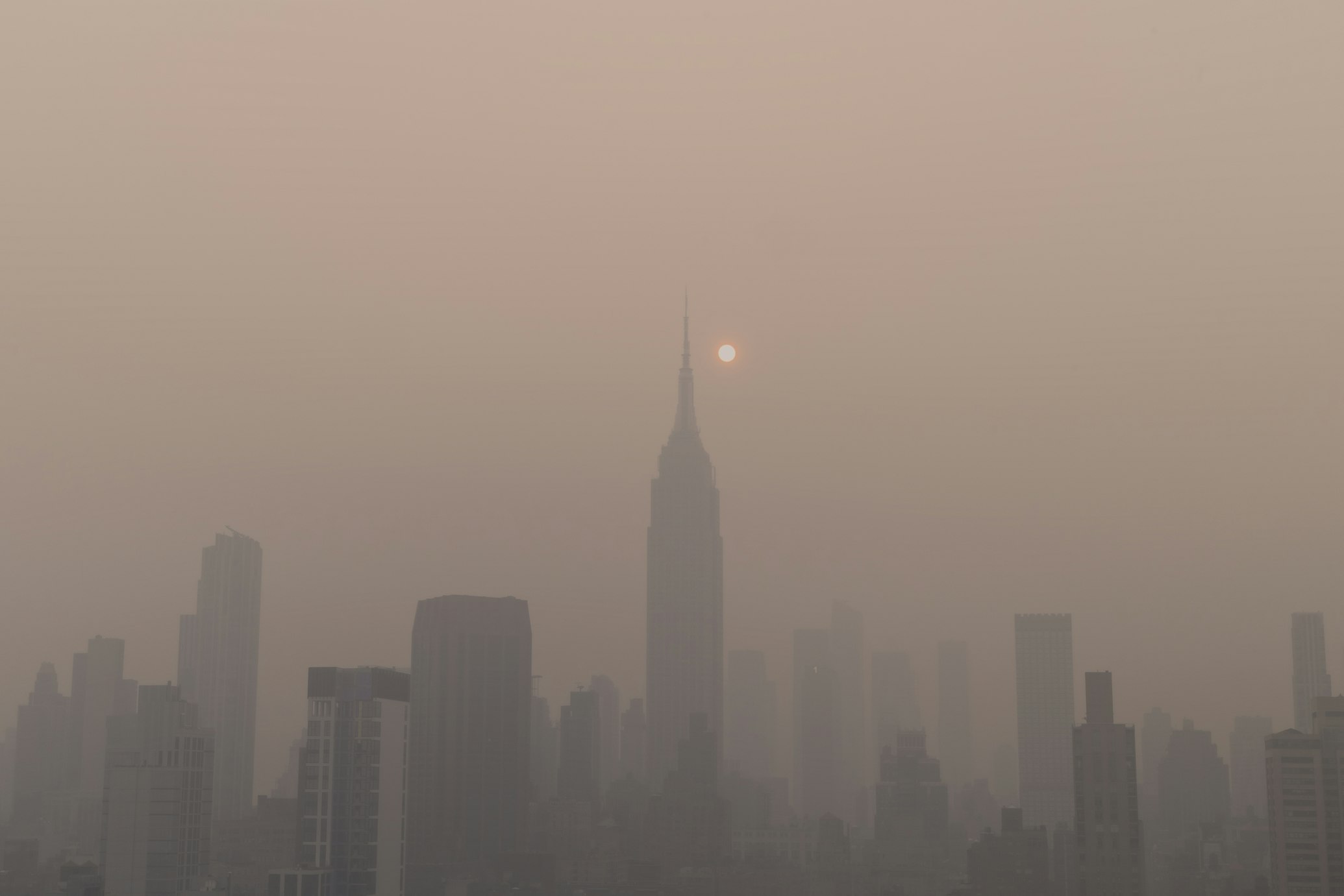 Wildfire smoke over New York City (June 7, 2023)