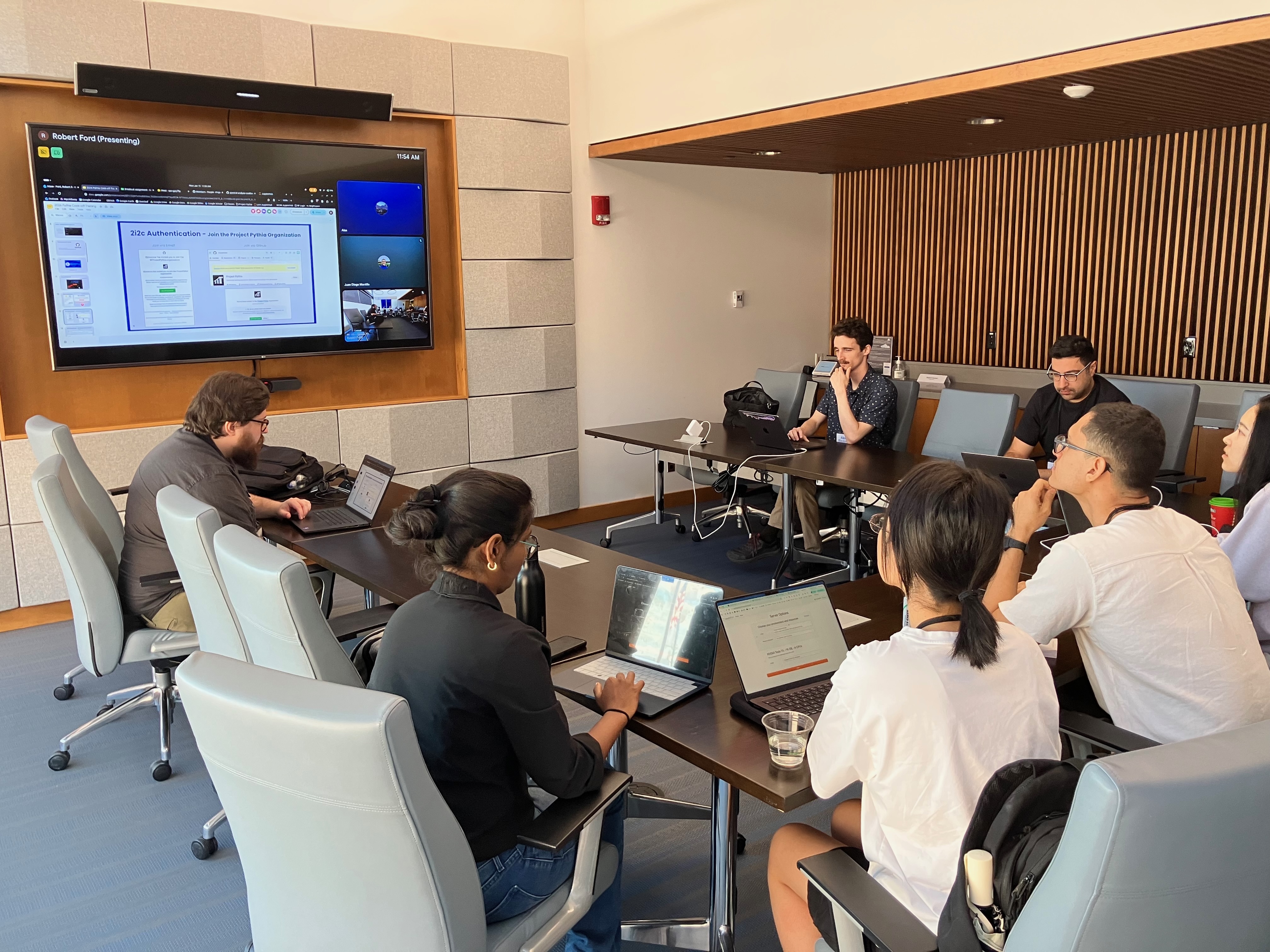 Breakout groups hard at work! Photo credits: John Clyne.