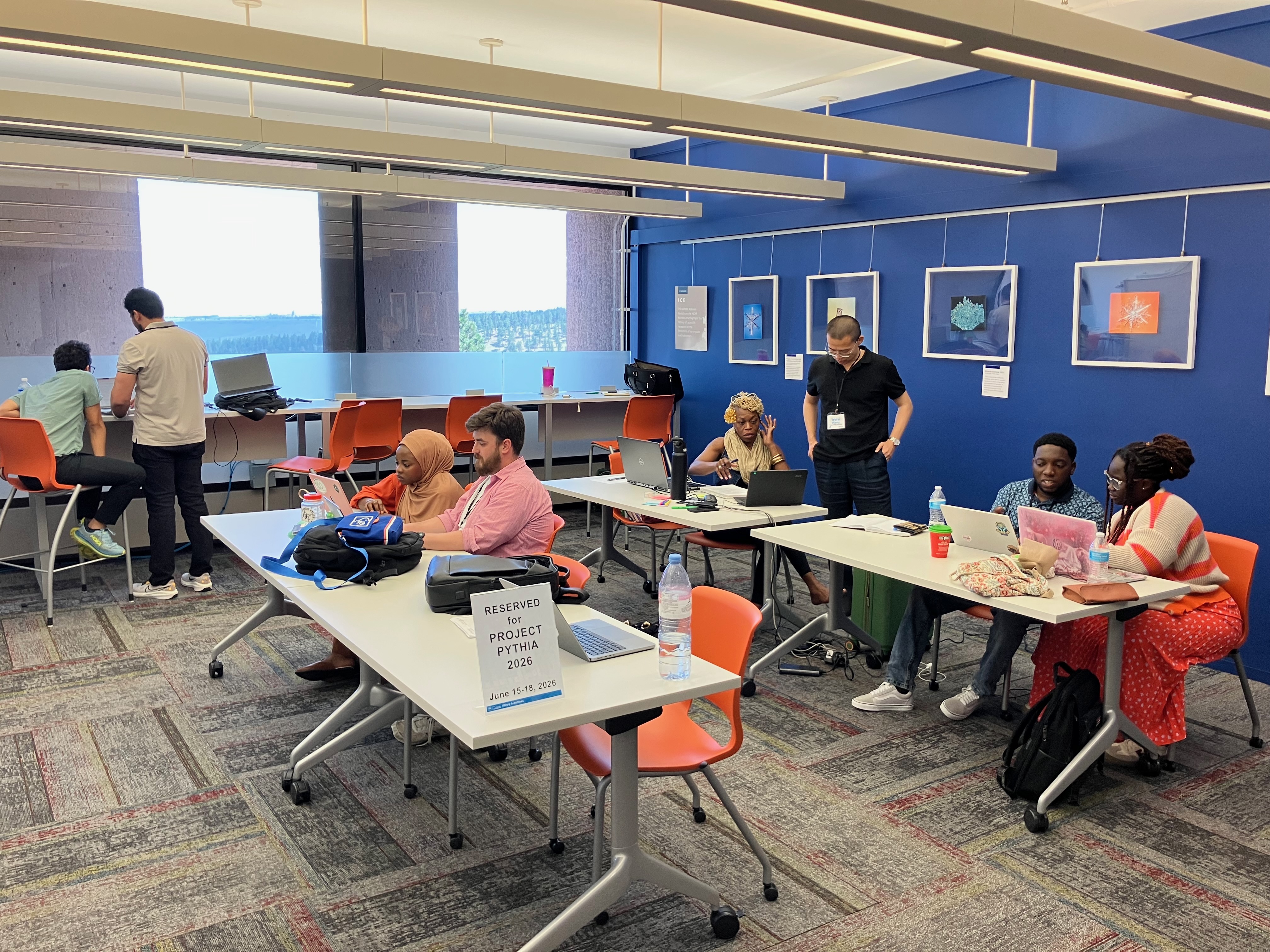 Group collaboration with embedded technical support. Photo credit: John Clyne.